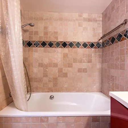 شقة Chaleureux A Annecy, 63 M², Cheminee آنسي
