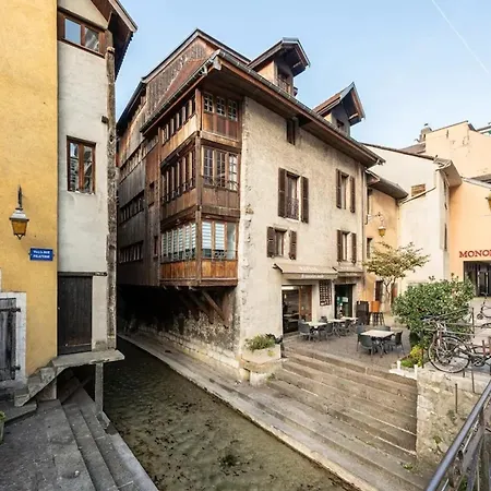 Chaleureux A Annecy, 63 M², Cheminee *